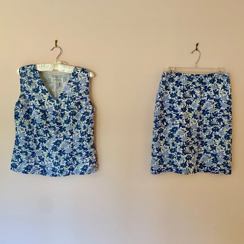 Blue floral two piece skirt set, size 6